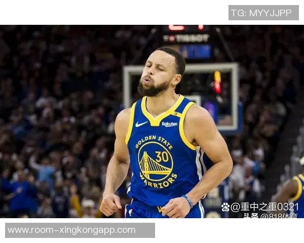 库里首节表现抢眼8投4中斩获11分外加3助攻1封盖展现全能实力 库里首节表现抢眼8投4中斩获11分外加3助攻1封盖展现全能实力