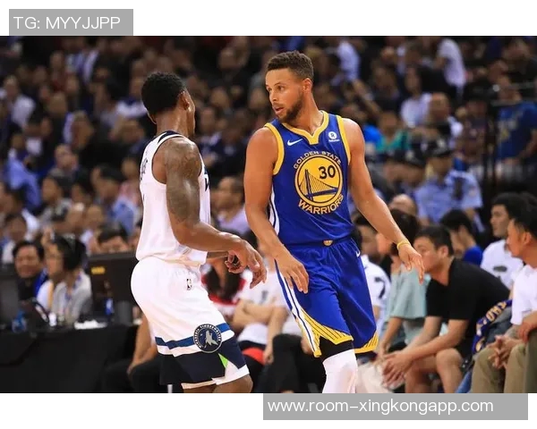 库里首节表现抢眼8投4中斩获11分外加3助攻1封盖展现全能实力