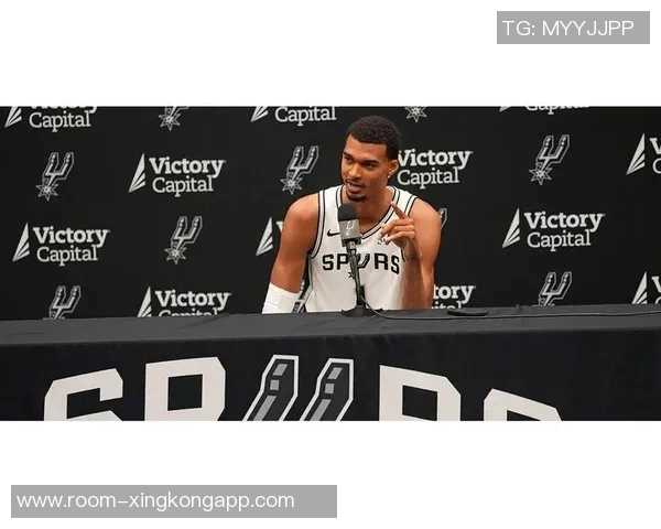 文班亚马谈弗拉格攻防两端的影响力防守他的挑战与困难 文班亚马谈弗拉格攻防两端的影响力防守他的挑战与困难